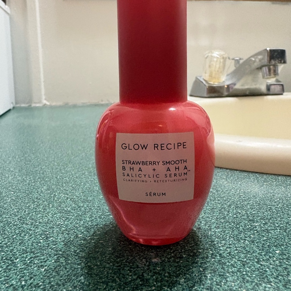 Glow Recipe Strawberry Smooth Serum in Pink